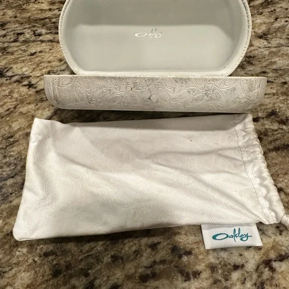 Oakley Liv Shield Sunglasses - Polished Chocolate - Picture 10 of 12